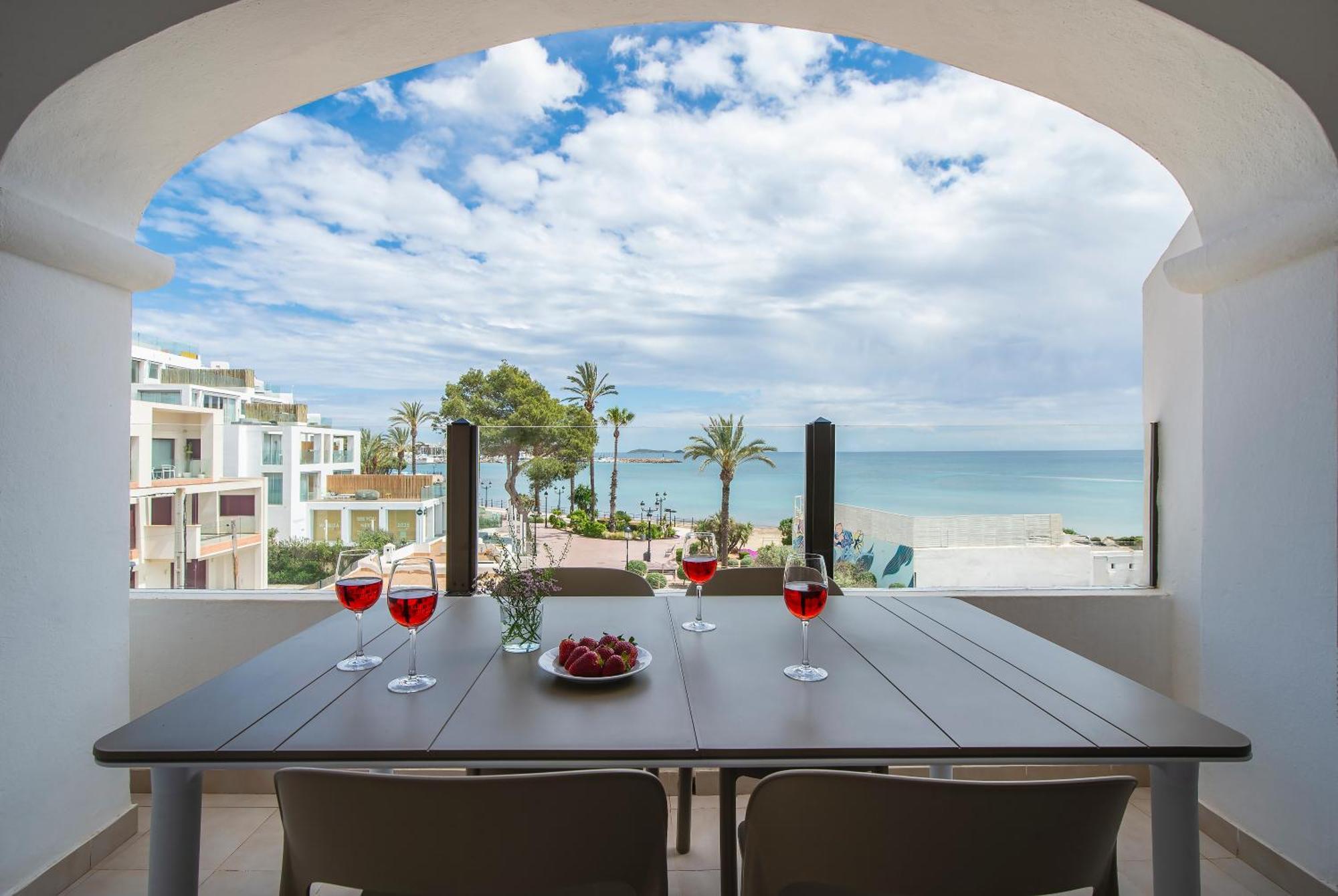 Apartamentos Ros Santa Eulalia del Río Exterior foto