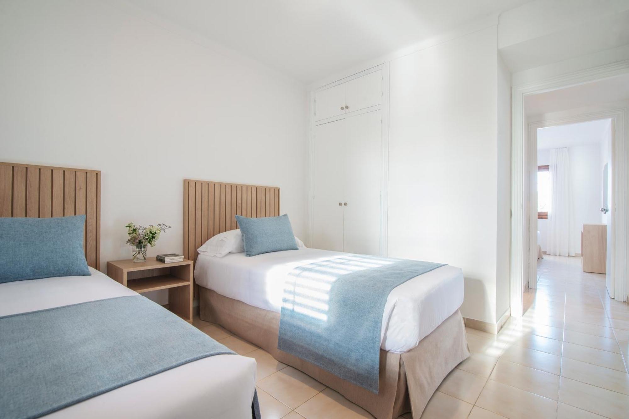 Apartamentos Ros Santa Eulalia del Río Exterior foto