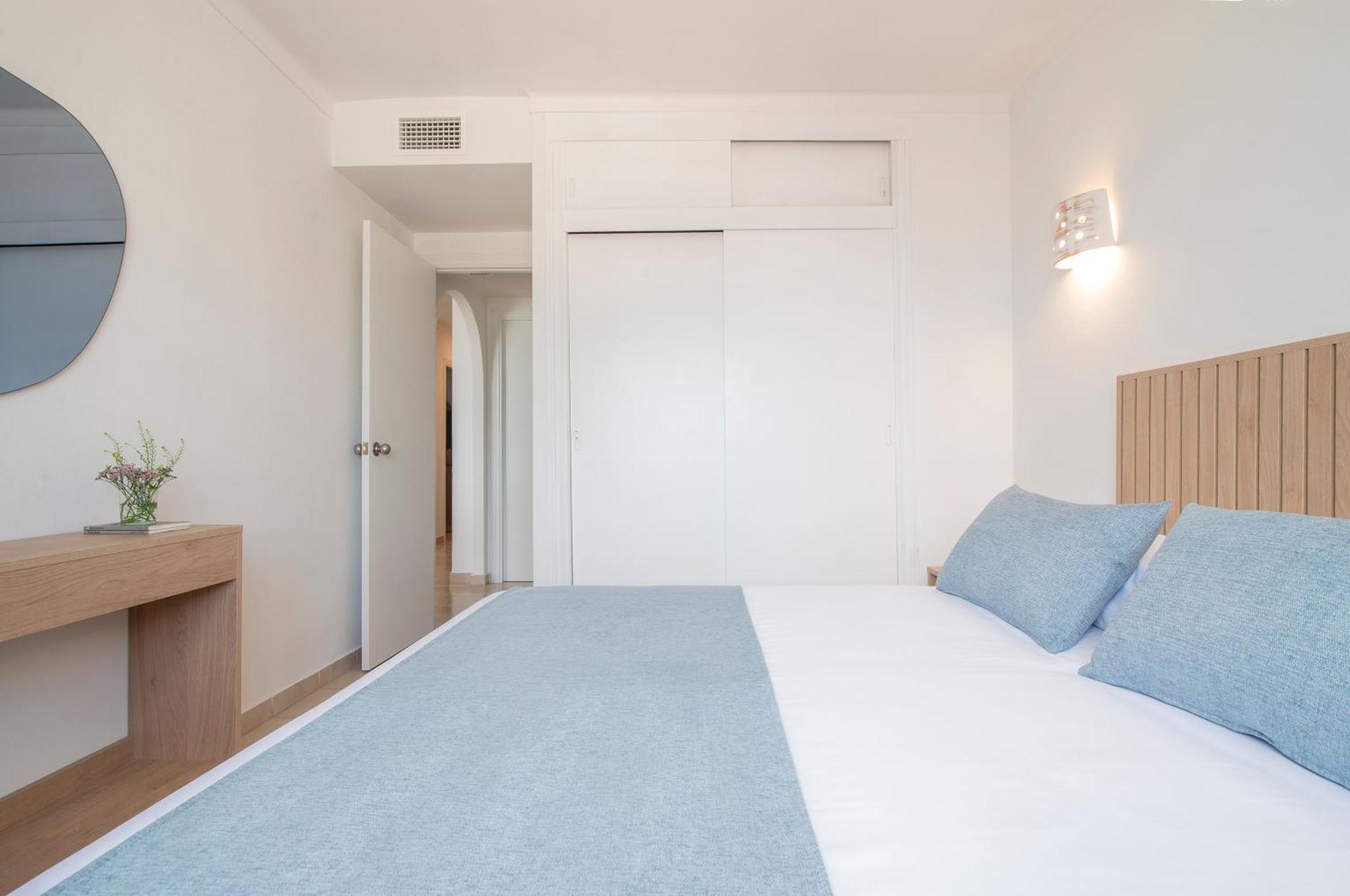 Apartamentos Ros Santa Eulalia del Río Exterior foto